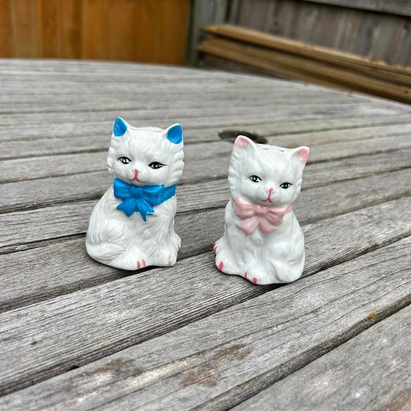Vintage‎ White Persian Cat Pink Blue Bows Ceramic Salt Pepper Shakers - Picture 1 of 8